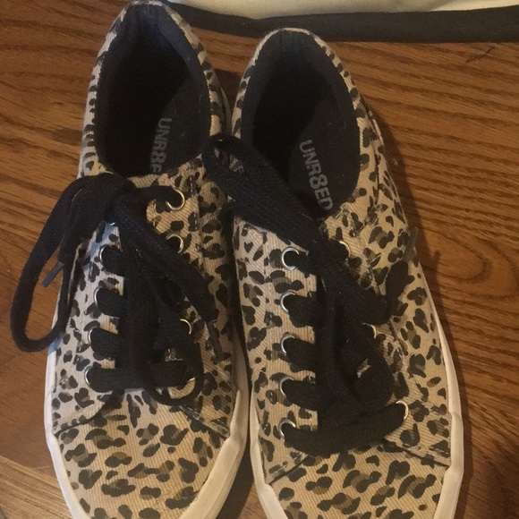 Little girls animal print sneakers size 1 1/2 medium - Picture 2 of 7